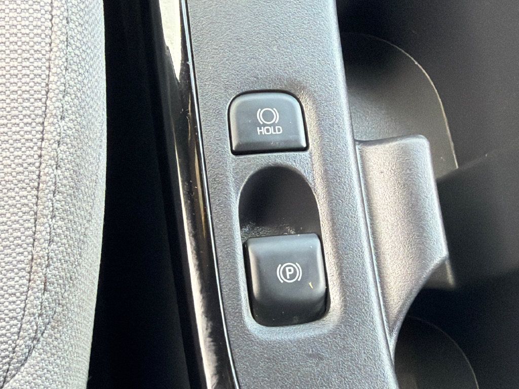 Used 2025 Toyota Corolla SE w/ SE Premium Package FWD image 33