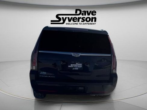 Used 2018 Cadillac Escalade ESV Luxury image 4