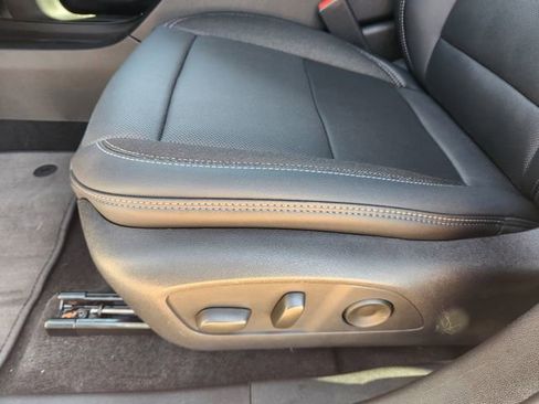 New 2026 Chevrolet Equinox EV LT w/ Convenience Package II FWD image 37