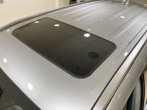 Used 2023 Toyota Highlander Limited image 16