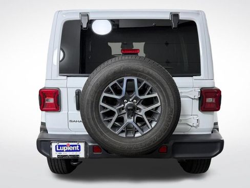 Used 2025 Jeep Wrangler Unlimited Sahara AWD/4WD image 5