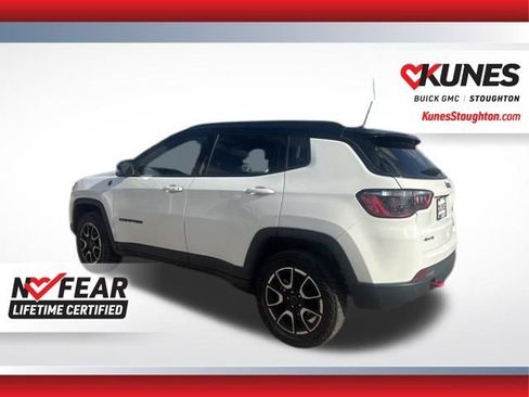 Used 2025 Jeep Compass Trailhawk image 8