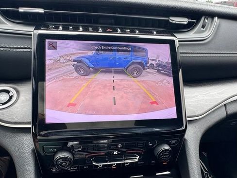 Used 2022 Jeep Grand Cherokee Limited AWD/4WD image 16