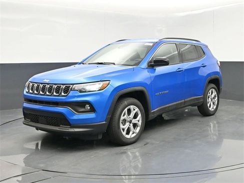 New 2025 Jeep Compass Latitude image 4