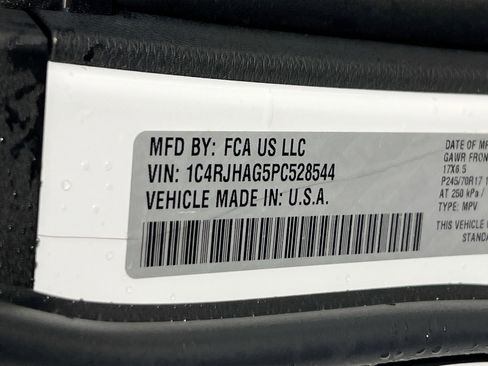 Used 2023 Jeep Grand Cherokee Laredo w/ Luxury Tech Group I image 30