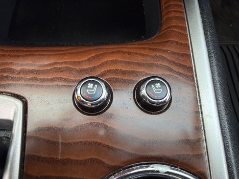 Used 2018 Nissan Pathfinder Platinum image 32