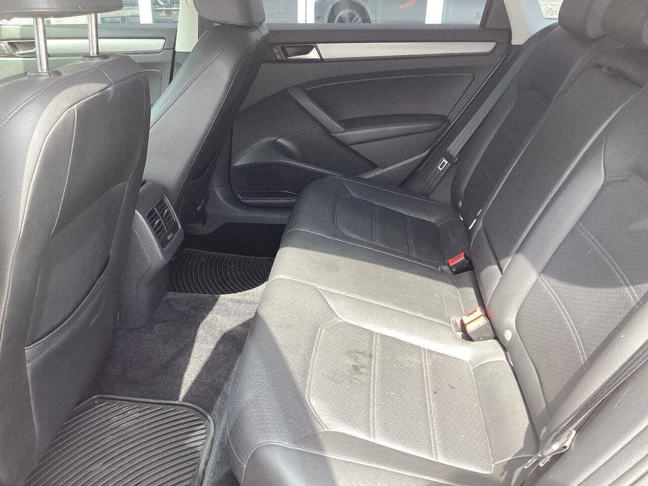 Used 2014 Volkswagen Passat TDI SE FWD image 8