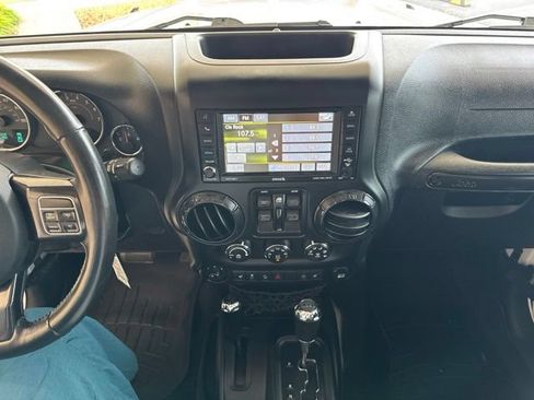 Used 2017 Jeep Wrangler Unlimited Sahara AWD/4WD image 21