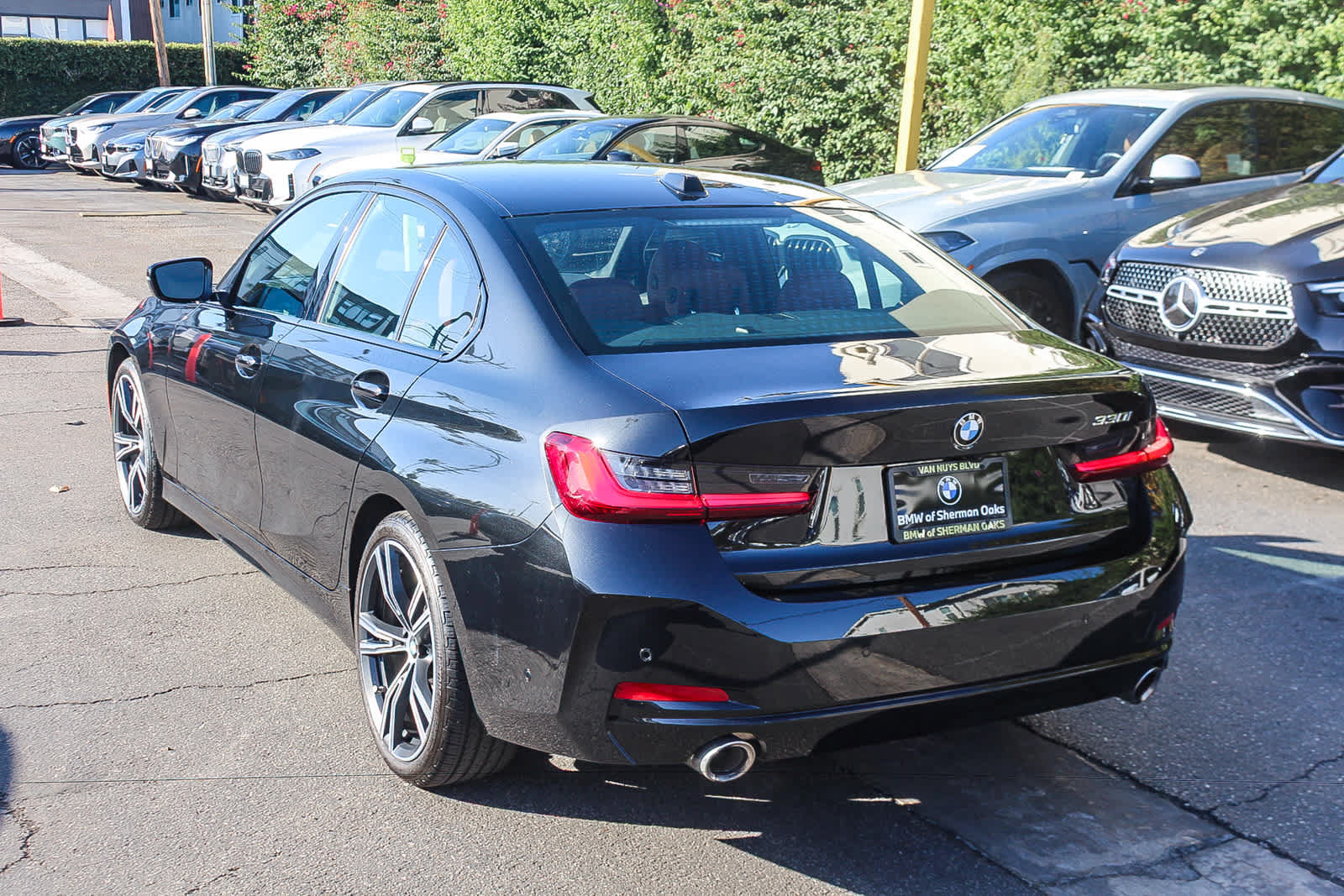 Used 2023 BMW 330i Sedan w/ Parking Assistance Package RWD image 11