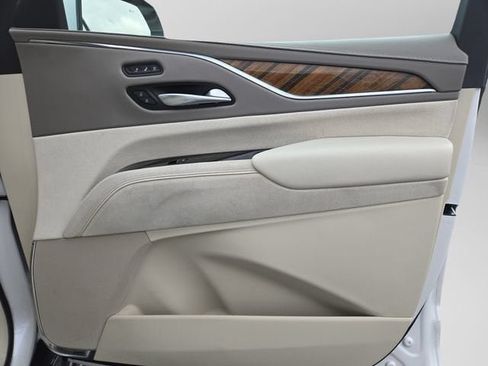 Certified 2023 Cadillac Escalade Premium Luxury Platinum w/ LPO, Radiant Package AWD/4WD image 47