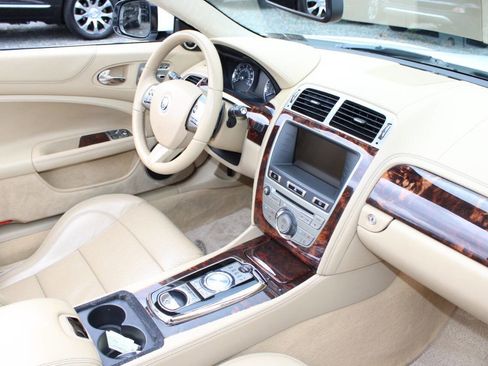 Used 2011 Jaguar XK Convertible image 21
