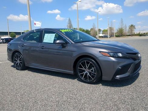 Used 2023 Toyota Camry SE image 2