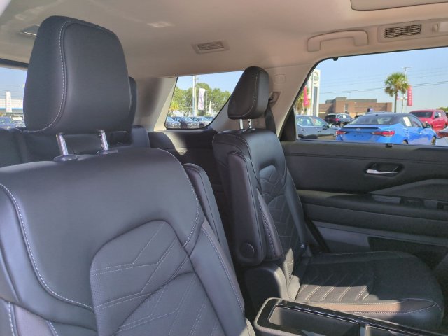 Used 2025 Nissan Pathfinder Platinum AWD/4WD image 34