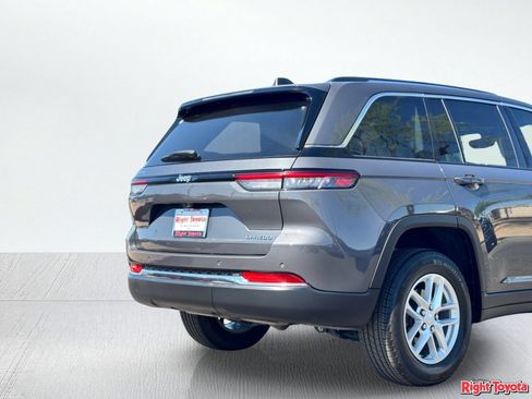 Used 2024 Jeep Grand Cherokee Laredo X RWD image 11
