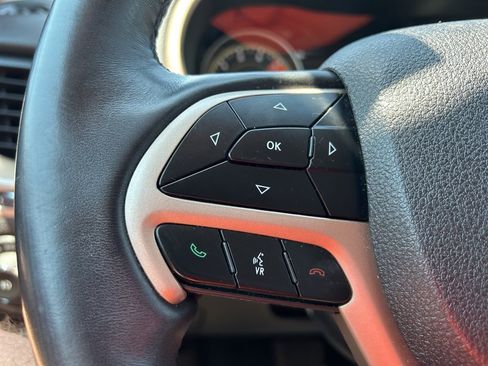 Used 2018 Jeep Cherokee Limited image 18