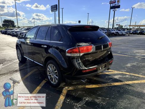 Used 2013 Lincoln MKX FWD image 3