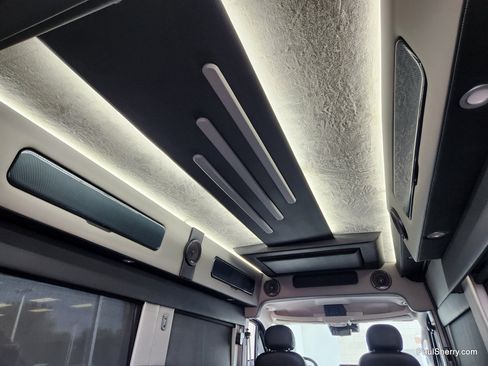 Used 2023 RAM ProMaster 2500 w/ Driver Convenience Group FWD image 31