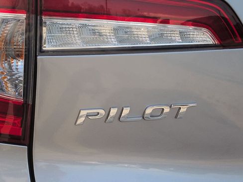 Used 2020 Honda Pilot Touring image 13