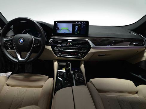Used 2023 BMW 530i w/ Premium Package RWD image 13
