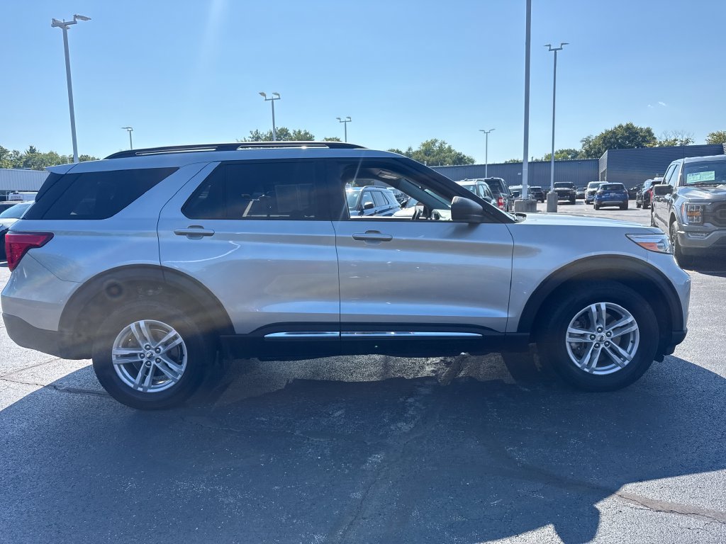 Used 2024 Ford Explorer XLT w/ Equipment Group 202A AWD/4WD image 6