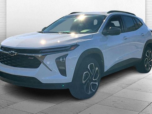 New 2026 Chevrolet Trax RS FWD image 2