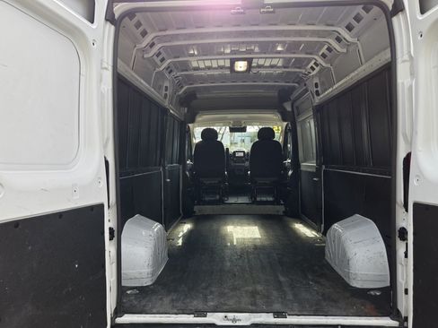 Used 2025 RAM ProMaster 2500 w/ Convenience Group FWD image 14