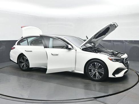 Used 2024 Mercedes-Benz E 350 4MATIC Sedan image 39