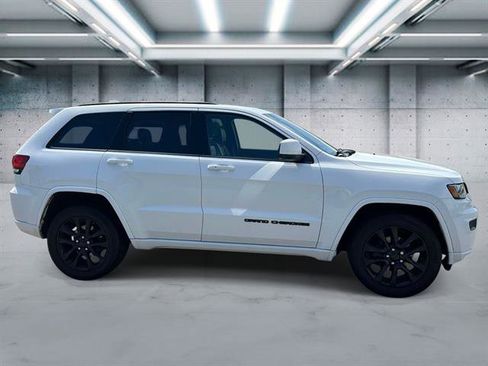 Used 2019 Jeep Grand Cherokee Altitude AWD/4WD image 3