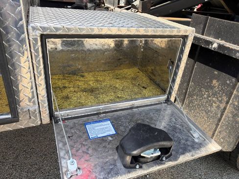Used 2023 Ford F550 4x4 Regular Cab Super Duty image 31