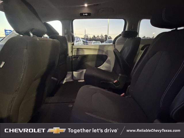 Used 2022 Chrysler Voyager LX FWD image 27