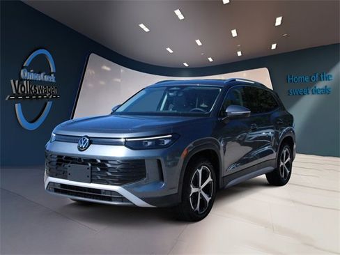 New 2025 Volkswagen Tiguan SE image 8