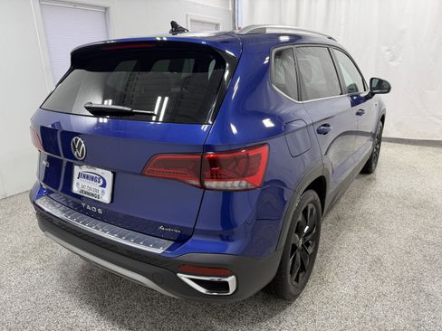 Certified 2022 Volkswagen Taos SE w/ Panoramic Sunroof Package image 6