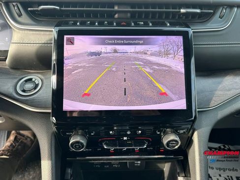 Used 2023 Jeep Grand Cherokee Overland image 18