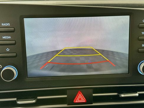 Used 2021 Hyundai Elantra SE FWD image 22