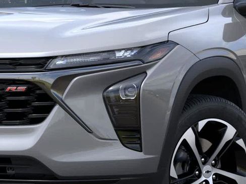 New 2026 Chevrolet Trax RS w/ Sunroof Package FWD image 10