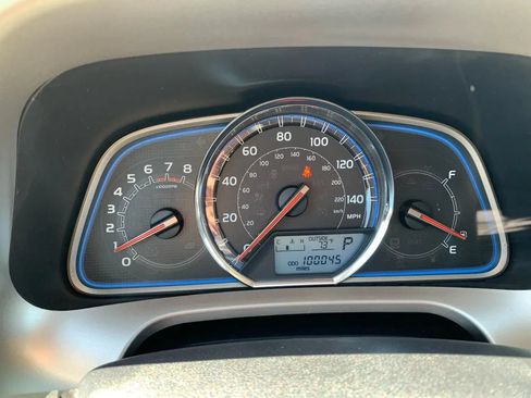 Used 2013 Toyota RAV4 Limited AWD/4WD image 19