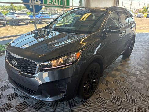 Used 2019 Kia Sorento S AWD/4WD image 3