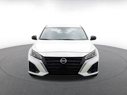 Used 2025 Nissan Altima 2.5 SV FWD image 2
