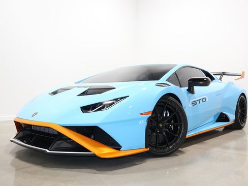 Used 2021 Lamborghini Huracan STO image 2