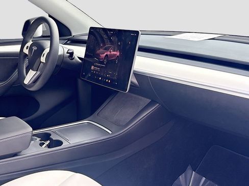 Used 2024 Tesla Model Y Long Range image 29