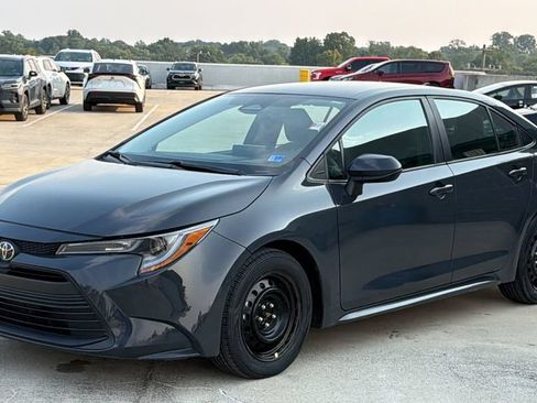 Used 2025 Toyota Corolla LE w/ Convenience Package FWD image 2