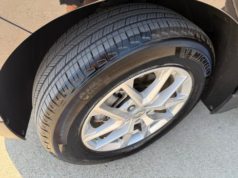 Used 2023 Chevrolet Equinox LS w/ LS Convenience Package image 9