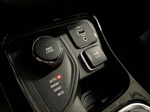 Used 2020 Jeep Compass Limited image 18