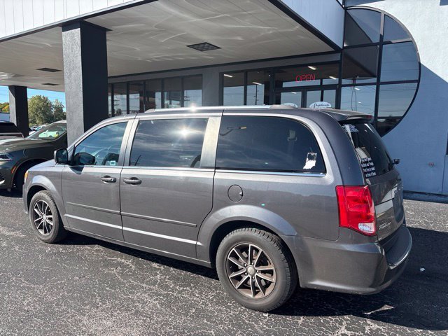 Used 2017 Dodge Grand Caravan SXT FWD image 4