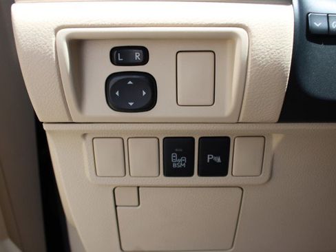 Used 2014 Lexus ES 350 w/ Luxury Package image 24