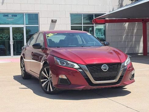 Used 2022 Nissan Altima 2.5 SR FWD image 2