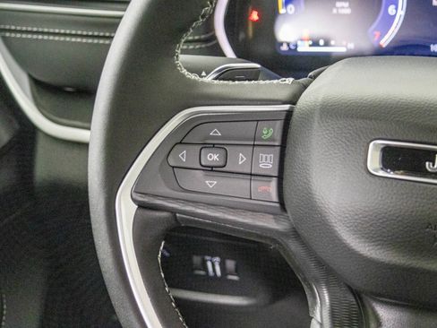 New 2025 Jeep Grand Cherokee Altitude image 30