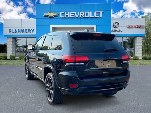 Used 2018 Jeep Grand Cherokee Altitude AWD/4WD image 3