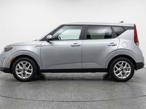 Used 2025 Kia Soul LX w/ LX Technology Package image 5