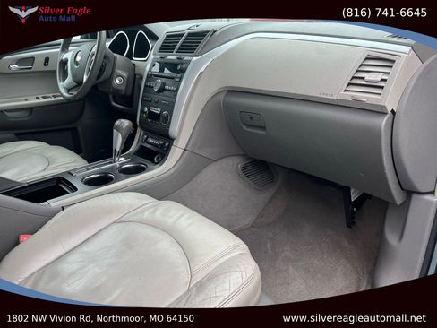 Used 2009 Chevrolet Traverse LT image 6